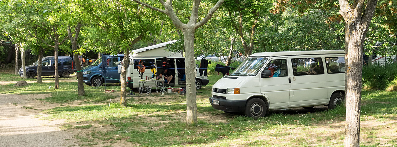 Precios de alojamieto en parcelas. Camping Mascún de Rodellar. Acampada en el corazón de la Sierra de Guara
